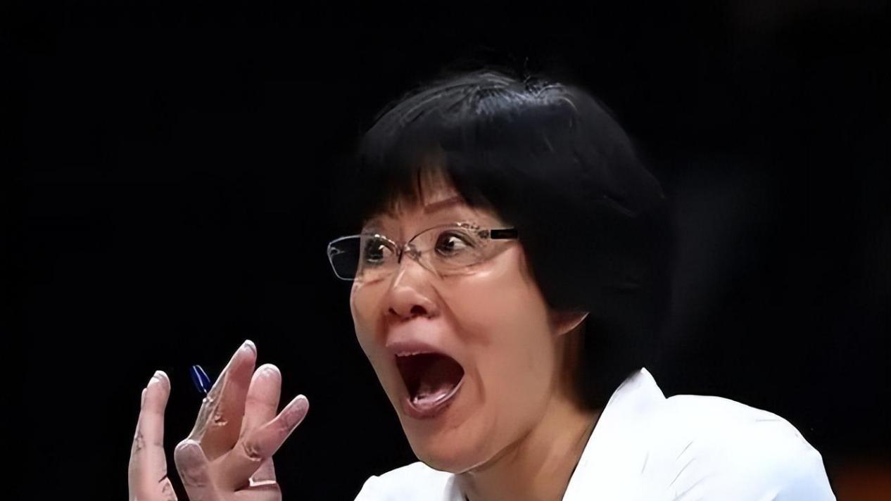 郎平最新近照曝光！携全家赴美，跟之前在国家队时判若两人