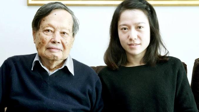 杨振宁刚过完103岁寿辰，就摔倒住进了医院，翁帆的幸福还能走多远？