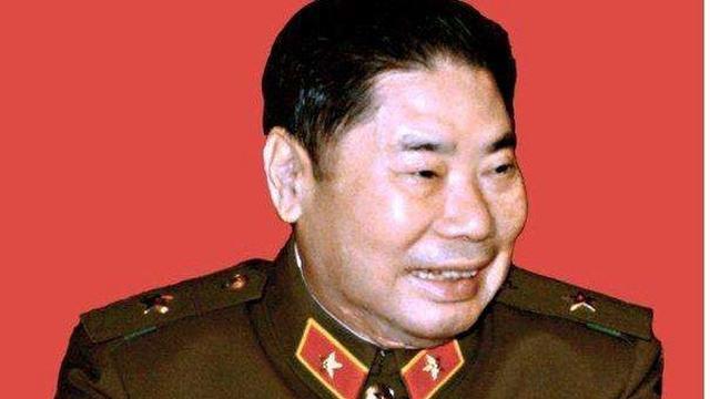 80岁杨得志参加老红军聚会不落座，说：咋敢，我在外面站一会儿