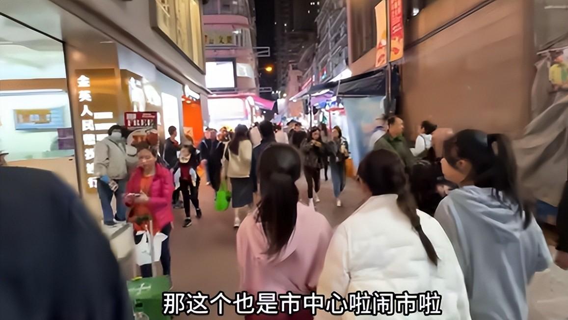 香港月入三万住“棺材房”，身份与生存的残酷博弈，他值吗？