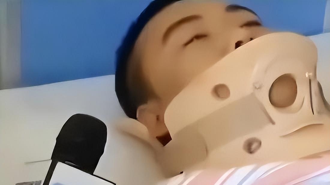 15年保安徒手接跳楼女孩，女孩母亲：我女儿若有事，你一辈子负责