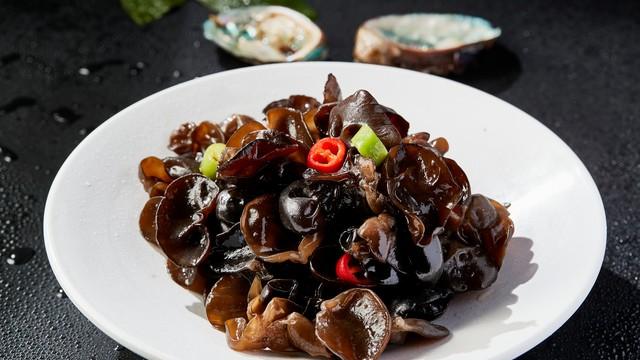 宝子们速看！木耳焯水揭秘：时间方法有讲究，美味吃法任你挑