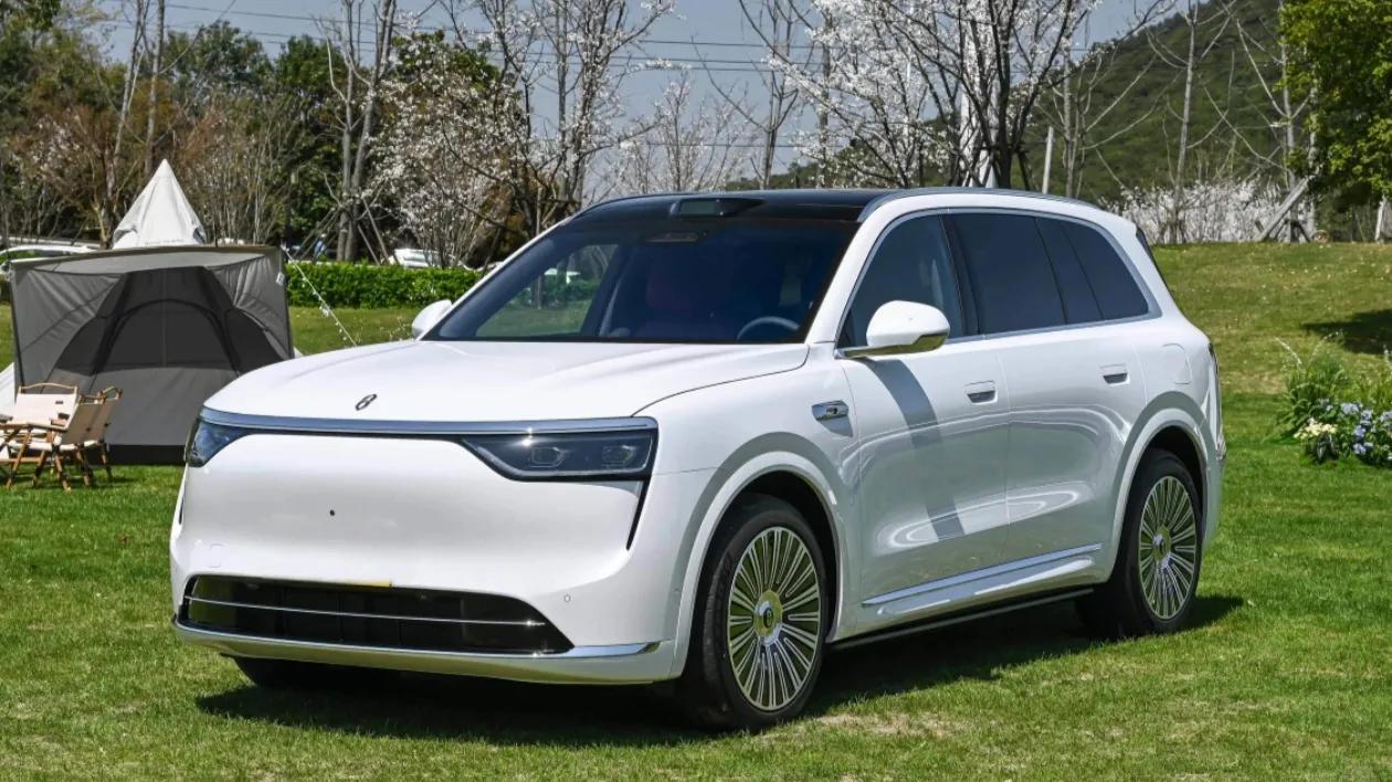 问界M8：是不是价格屠夫、智能怪兽，三句话扒光它的底裤