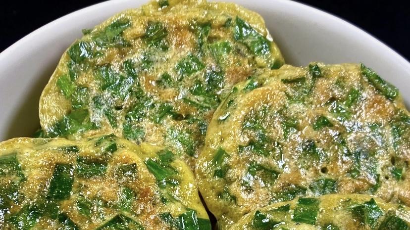 韭菜鸡蛋饼：一口咬下春天的味道！