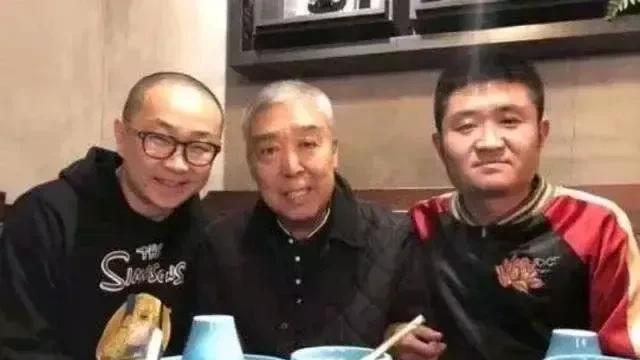曹云金调侃苗阜：我承认师胜杰是你干爹，但你得刷两个大火箭