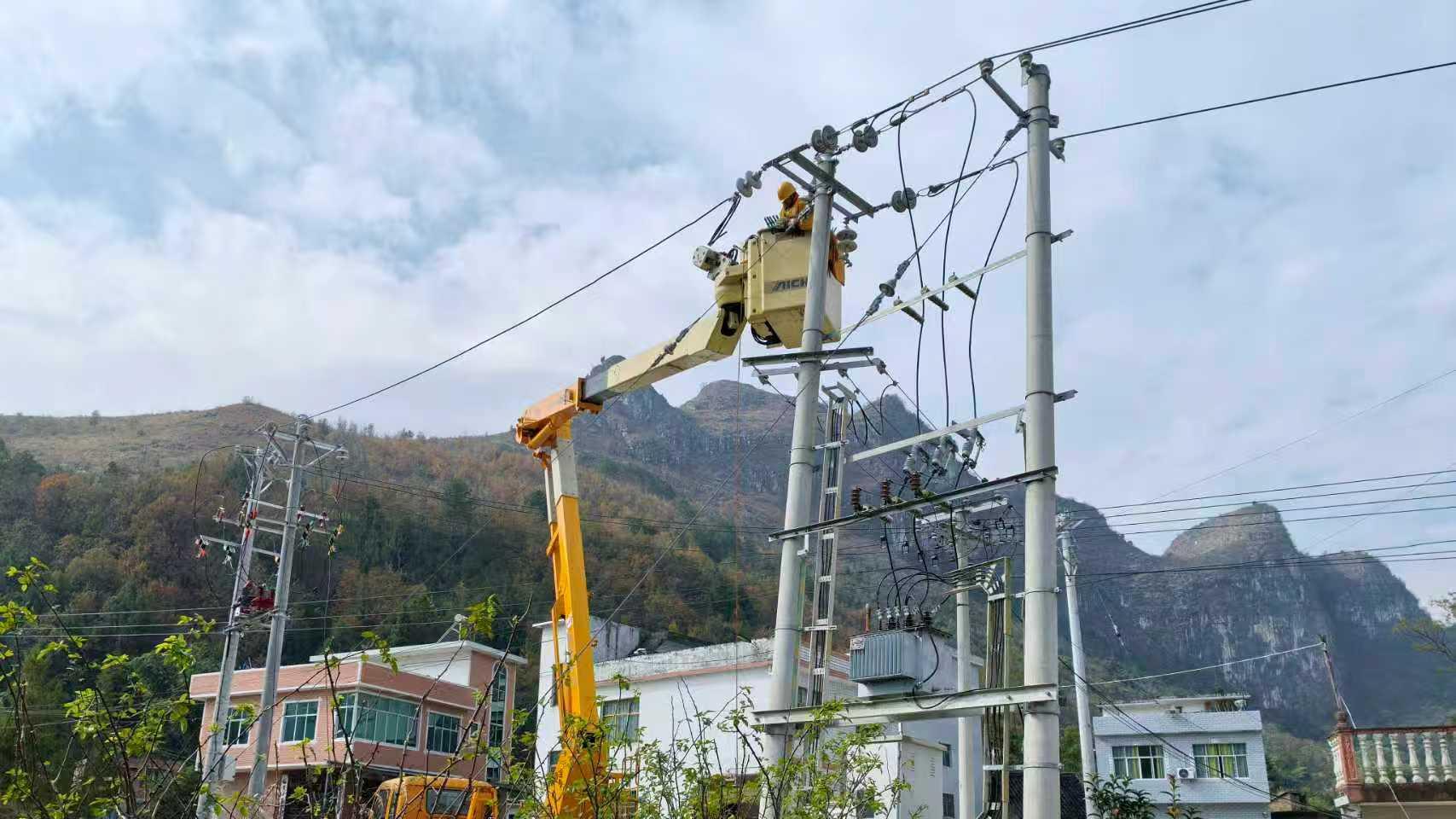 都匀供电局：满格电力护航贵州里程最长投资最大高速通车