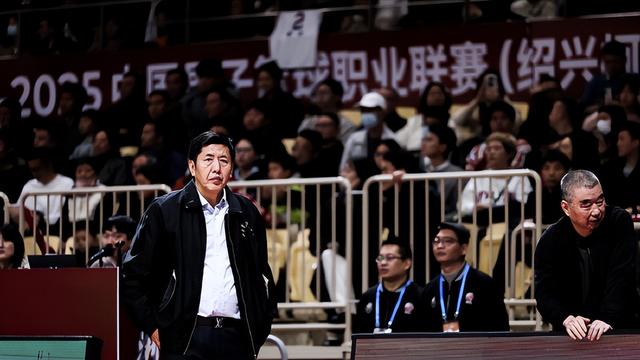刘炜、卢伟、丁伟！谁会成为CBA新赛季第一位下课的主教练？