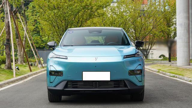 深蓝S05对比银河E5，通勤自驾两相宜，谁更胜一筹？