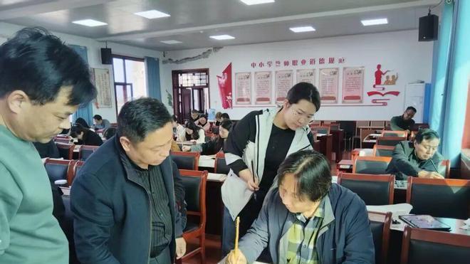 永济市教体局组织开展2025年中小学教师书法培训