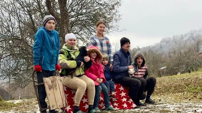 乌克兰姑娘远嫁中国2年，回家探亲竟因“开水治病”与父母起争执。