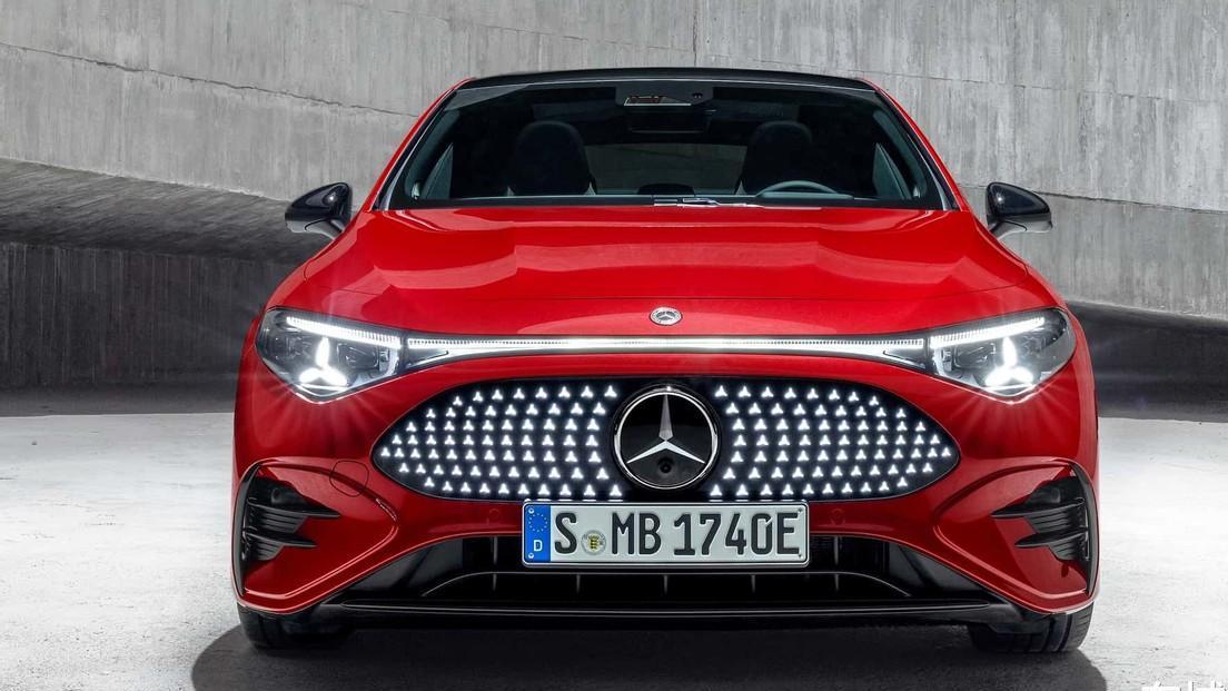 全新CLA登场！插混、燃油、纯电三枪齐发，奔驰能否重整旗鼓？