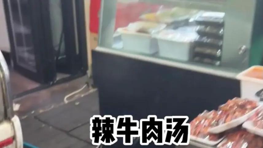 秋瓷炫去买菜，2万韩元25只虾她会犹豫，于晓光嫌韩国的排骨不肥