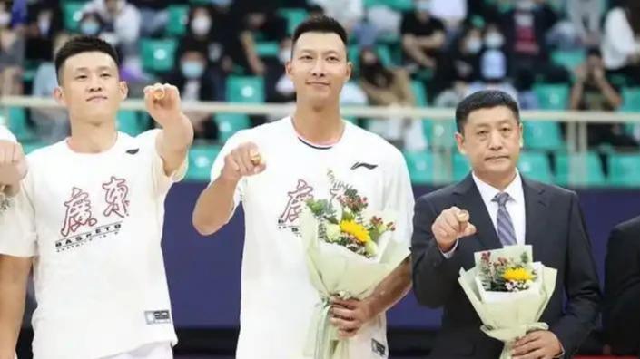 周鹏谈易建联近况！