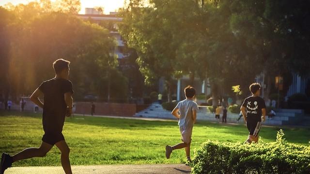 体制内的老师也感受到了经济下行！