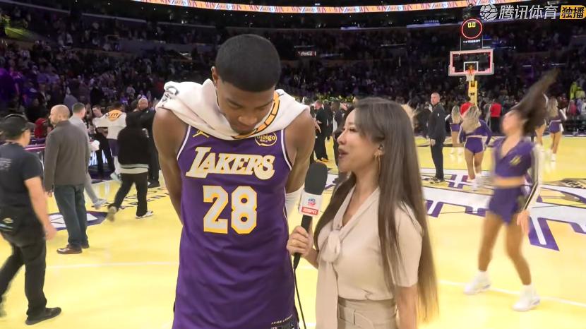 快船惨败！哈登29+5+9，赛后哈登起身走入通道，小卡紧随其后