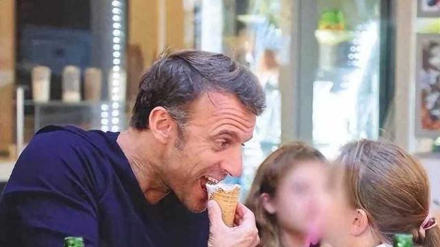 48岁马克龙对71岁妻子的生理性喜欢，吻手指，捏脚腕，爱意藏不住