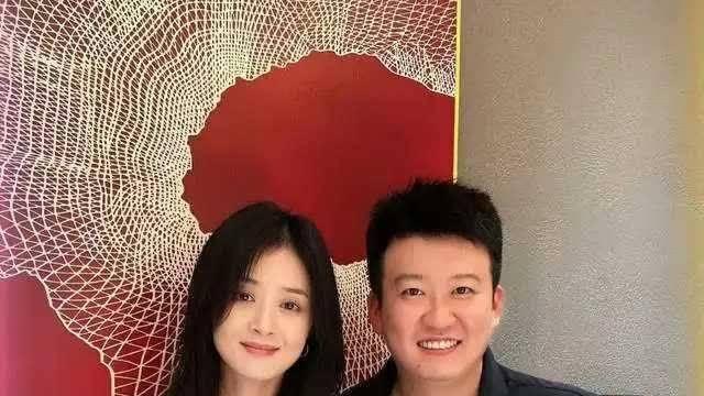 蒋欣侄子中秋合照引热议，网友追问：是年富吗？