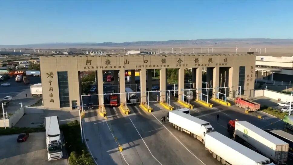 全国人口最少的城市，一年刮半年8级大风，却成丝路经济枢纽