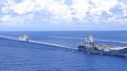 2艘055护航，辽宁舰领衔，解放军亮剑菲律宾海，直面美军双航母？