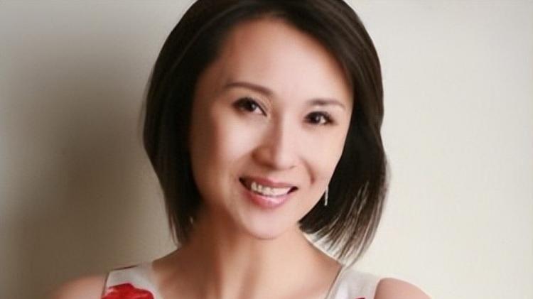 “气象一姐”裴新华：不是主持人张斌的前妻，嫁富商丈夫很幸福