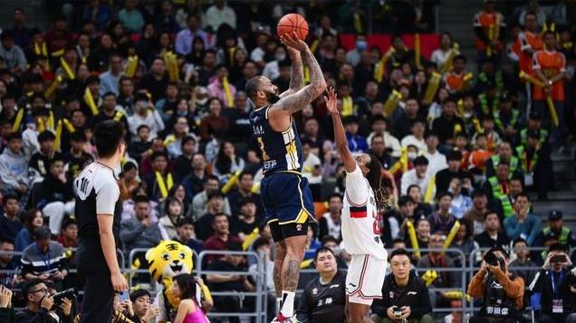 CBA排名大乱！广东杀回前3，一争冠大热最惨，被京粤联手踢到第9