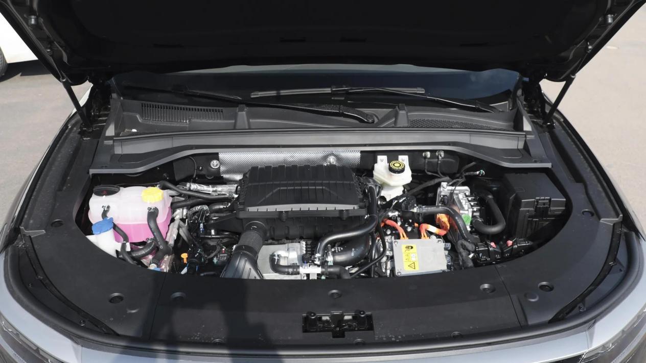 奇瑞造了辆“唯美SUV”！605马力破百4.9秒，一箱油跑1300公里