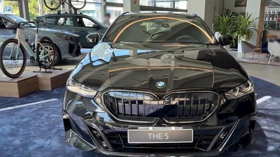 宝马5系”扛不住”了！降到28万多，2.0T+8AT，比奥迪A6L划算？