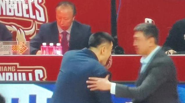 惨败浙江！杨鸣末节错换2人，葬送了比赛，一做法让年轻球员寒心