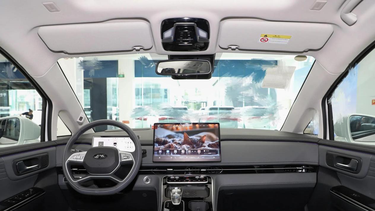轴距超5米，配华为车机+鸿蒙座舱，20多万MPV的强劲选手，瑞风RF8