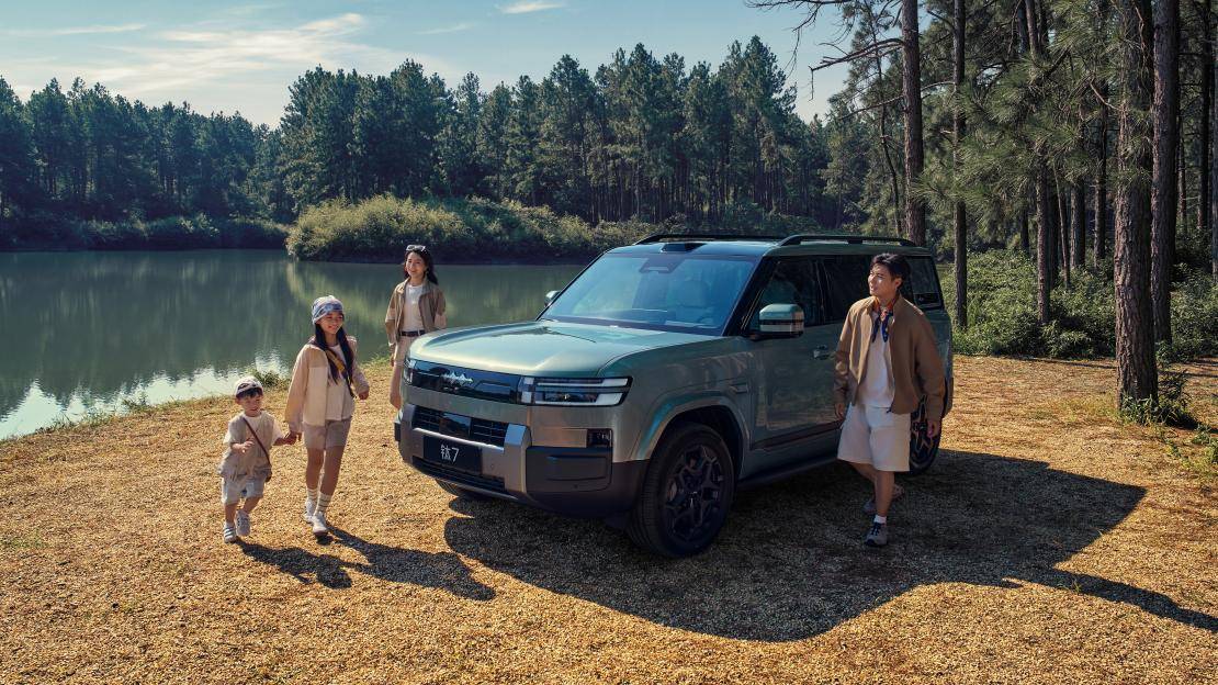 续航超1300公里，4.5秒破百，比亚迪硬派兼家用中大型SUV—方程豹钛7来了