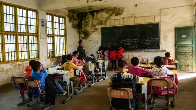 乡村学校的老师该有点危机感了，未来几年你们将面临更大的挑战！