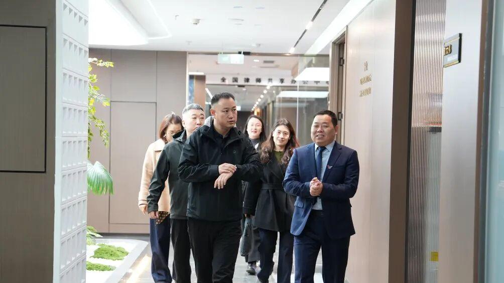 赛罕区司法局局长王云龙一行莅临励炜律所