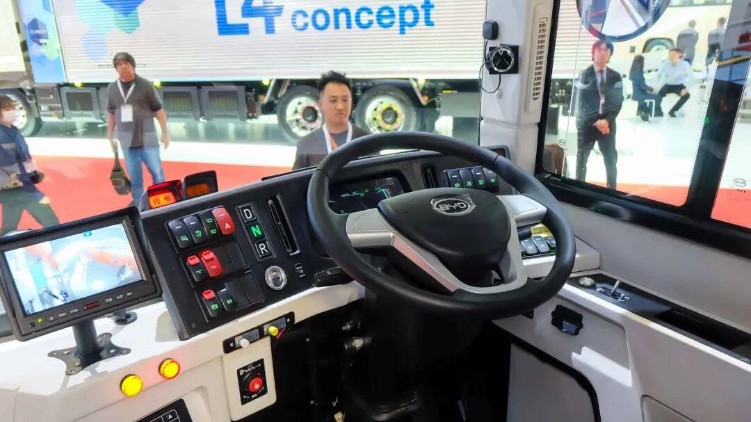 城市客车爆改移动办公室！比亚迪J6定制版Living Car亮相，这配置真不错