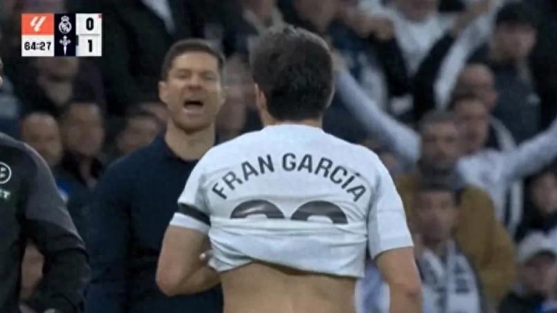 后卫1分钟失控，皇马主场失利，阿隆索怒吼