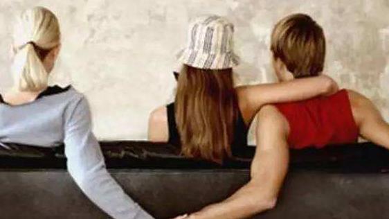 3 年暧昧喂大了他的自私，他的婚宴请柬：我的深情，不过是你广撒网的笑话