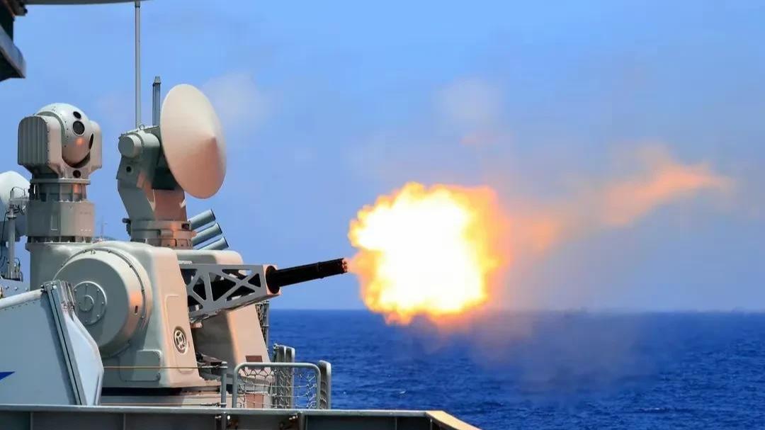 求锤得锤！055澳洲塔斯曼海开炮军演，民航绕道，澳民发抖