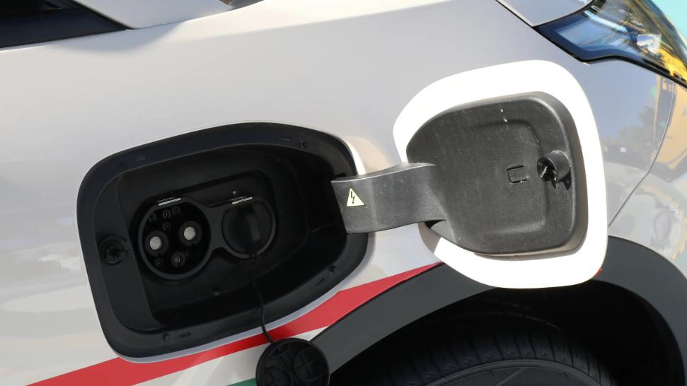 京东也来造车？广汽AION UT super惊喜亮相，这颜值你觉得如何