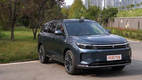 问界M9发布新功能，硬件可升级引领行业变革，网友热议其他车企能否跟进