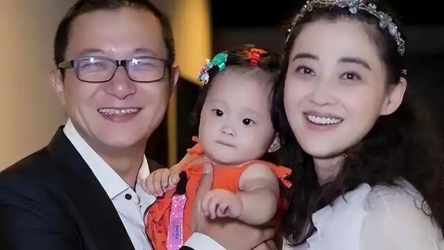 梅婷北京住宅内景曝光，十个人住一起，屋里有些杂乱
