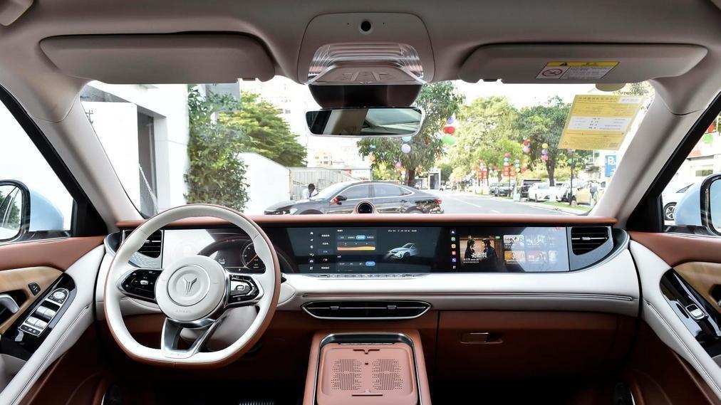 岚图FREE终于发力了？新车售价26.69万，销量有所回升@