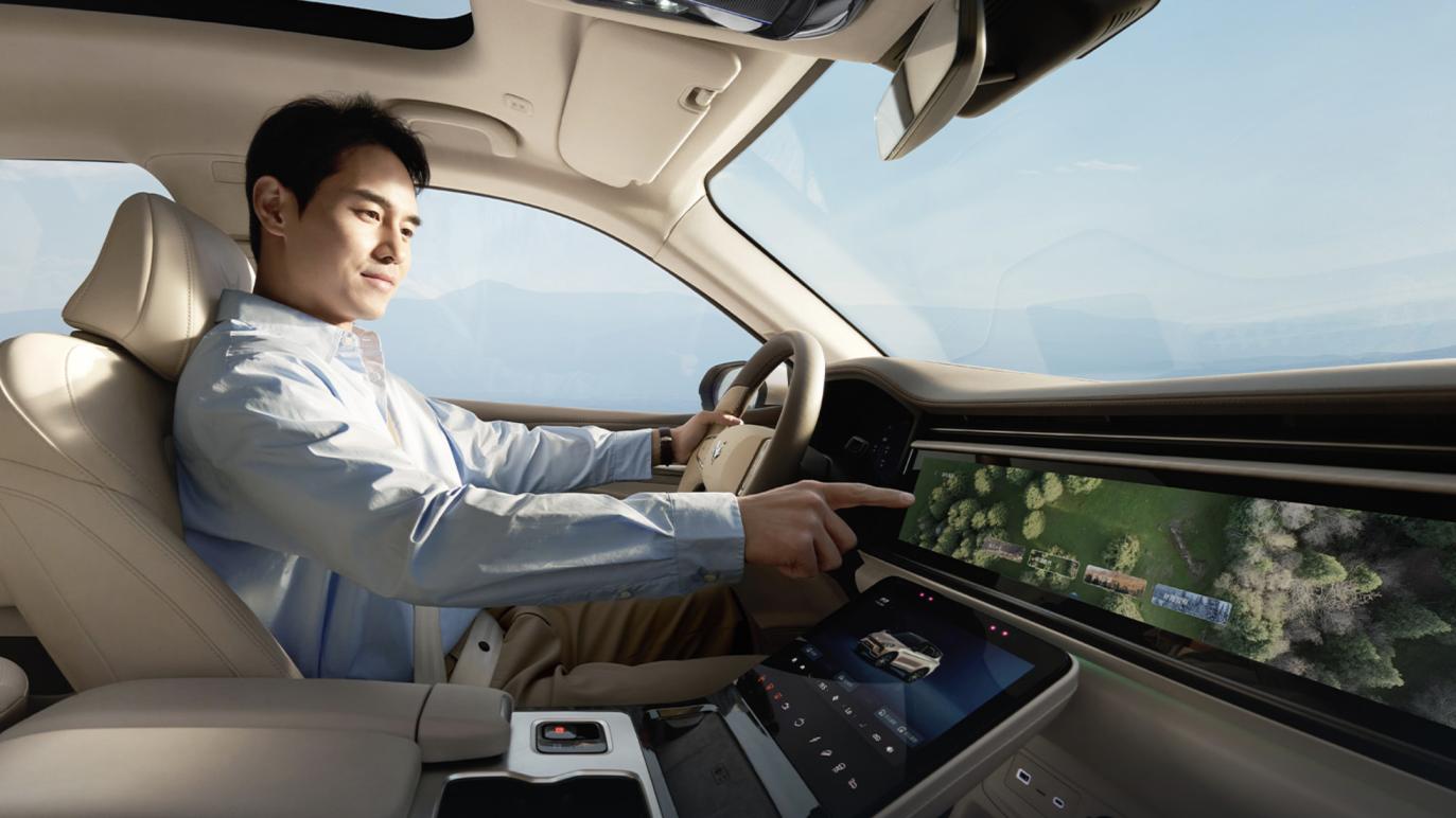 聚焦家庭需求！北汽极狐极狐阿尔法T6三屏座舱+688km续航，适配日常通勤与短途游