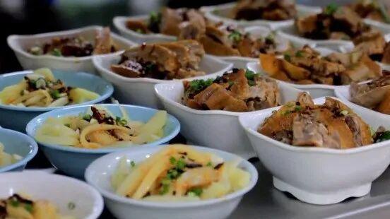 免费停车、开放食堂，是否可以走的再远一些？