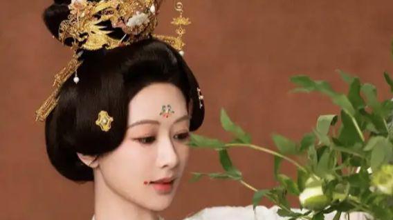 杨紫，最应该走的，是赵丽颖的走过的路