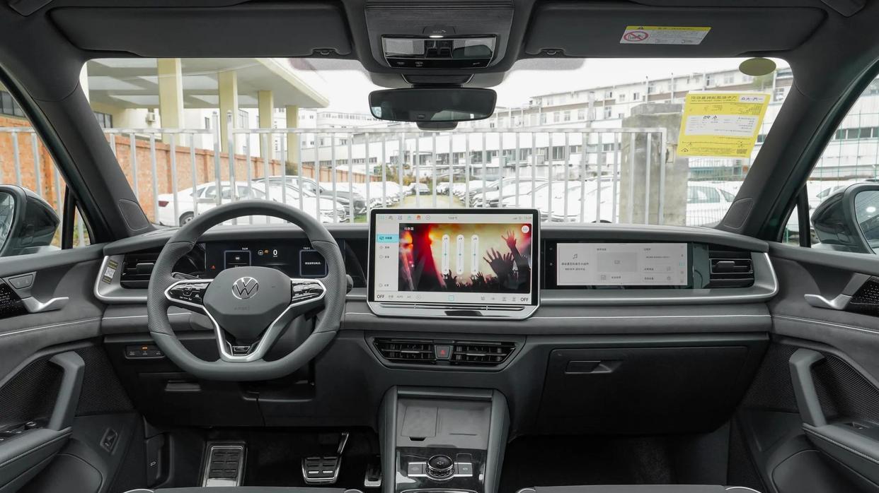 花20万建议买中型SUV，这两款家用自驾游都行，耐用还省油