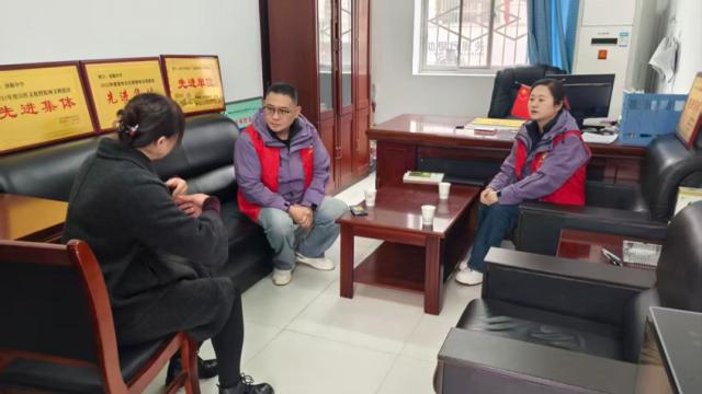 爱心饮水机落户秦岭山区 心连心志愿者为洛源中学解“饮水难”