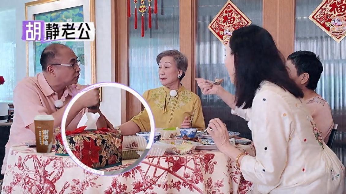 过年回婆家，卢靖姗和胡静的待遇大不同，谁的婆媳关系好一目了然