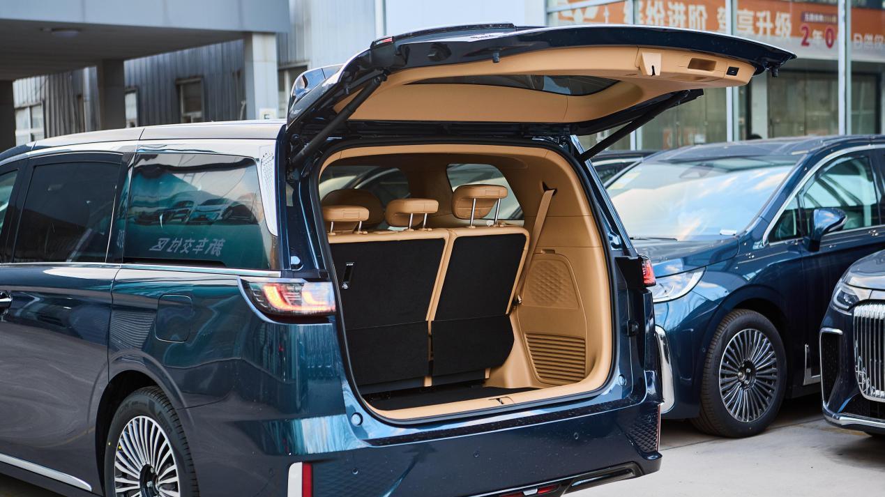 配华为智驾，续航1411公里，30万出头，这款中大型MPV值得一看！