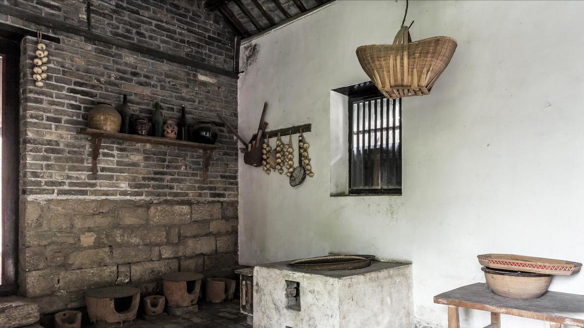 老话：“厨房三向财走，灶台两处福来”，厨房在哪最好？