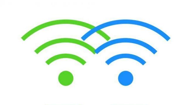 信号在“隐形通道”里跑？揭秘双频Wi-Fi如何在一根天线上“各行其道”