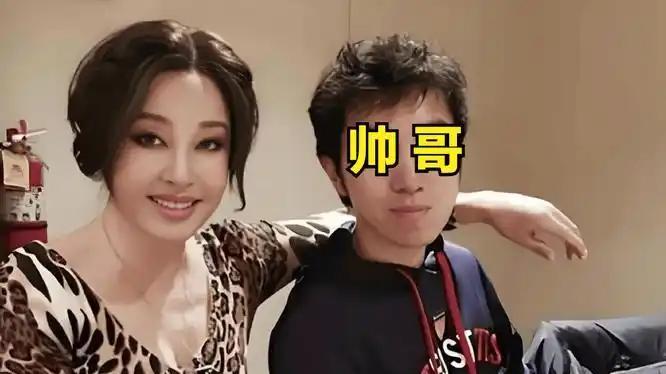 刘晓庆回应小男友事件，只是认识就找我讹钱，我不报警怕毁了他